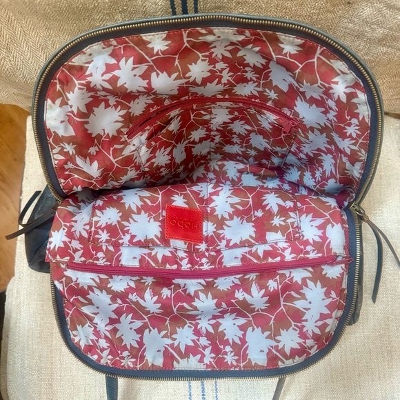 HOBO Delaney Shoulder Bag - Picture 14 of 16